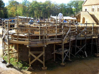 2011 une tour d'angle en construction 