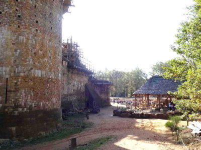 2012 la poterne (postern entrance) et le tailleur de pierre 