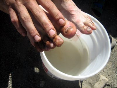 these feet ran 100 miles in 25 hours, 29 minutes - amazing when you think about it!