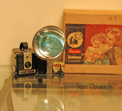There is my new Camera ! ( kodak brownie Flash ) Type: Box rollfilm Introduced 1949 Film size: 620 Picture size: 2 1/4 X 2 1/4