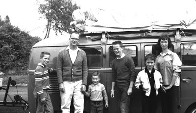 Dad & Kids & Kombi 1960 off to Mulege
