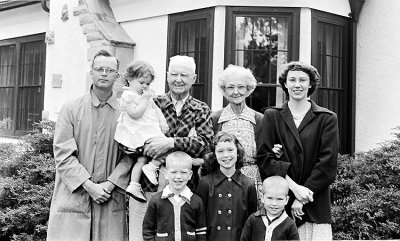 Thomson Family & G'grands '52.jpg