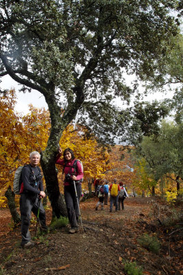 Rei y Manuela en el camino a Juzcar