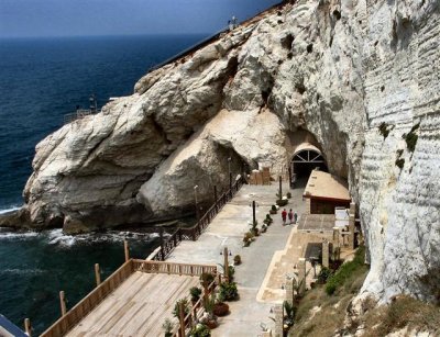 famouse white rock of Rosh Ha'Nikra at the border with Lebanon .JPG