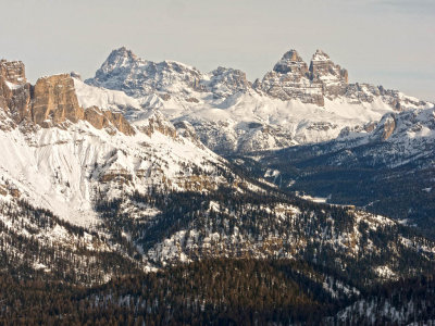 Las tres Cimas de Lavaredo a la derecha, aunque slo se ven dos.