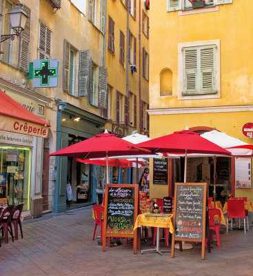 This little place has an easy-going charm, but we are not in the mood for pizza!