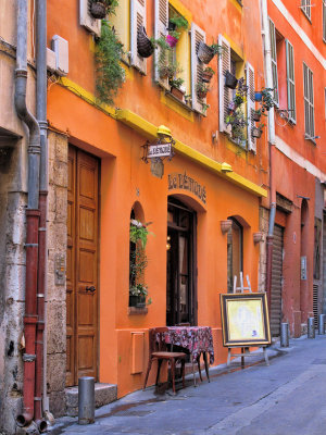 This little restaurant calls itself Out of Fashion Maybe it could be a good idea to visit it.