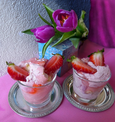 Strawberry mousse for violet tulips...