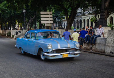 Cruising Paseo del Prado