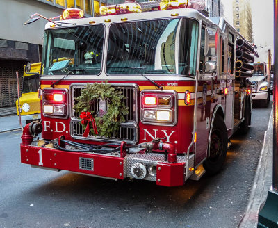 003 FDNY Eng 1 @ MVA 33rd St (4).jpg