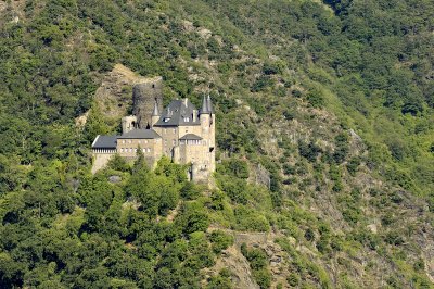 _D2X1943 Rhein River Castle.jpg