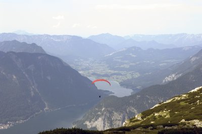 _D2X2444 Hallstatt Paraglider.jpg