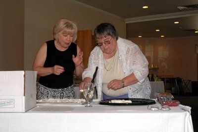 Joanne & Cheri Cut Cake