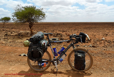 421    Robert touring Kenya - Koga Miyata Signature 26 touring bike