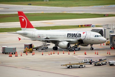 NWA Airbus A-319
