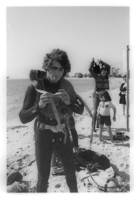 032 Zvika gets ready for a dive