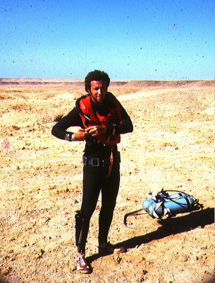 034 Dr. Yehuda Melamed gets ready for a dive.