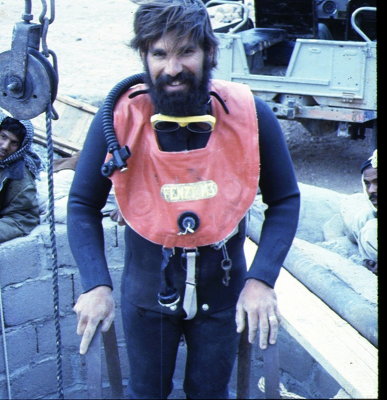 060 Howard descending down well_resize.jpg