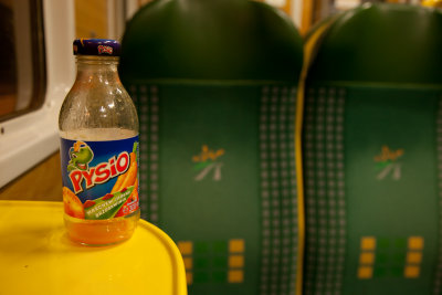 Pysio drink on train