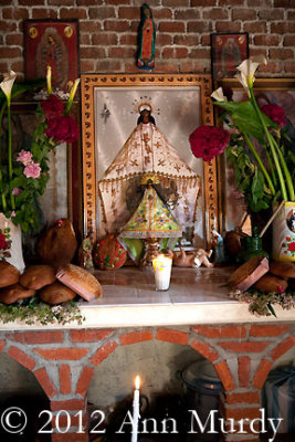 Altar con la  Virgen de la Juquila