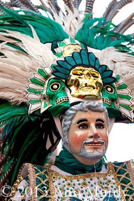 Español dancer in green and white