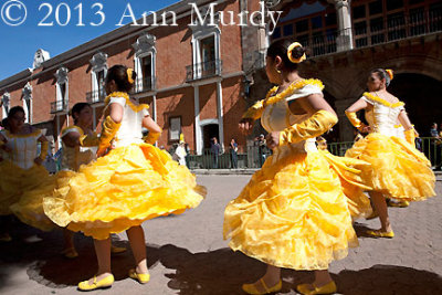 Girls in Yellow dancing