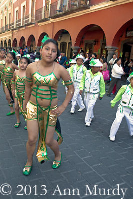 Dancers in gold and green