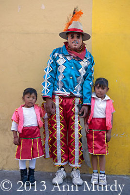Dancer from Benito Juarez with children