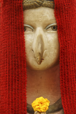 Statue Durgiana Temple 02.jpg