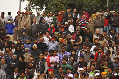 Crowd at border ceremony India Pakistan.jpg