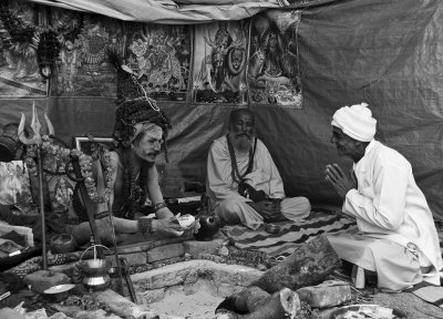 Sadhu and worshipper bw.jpg