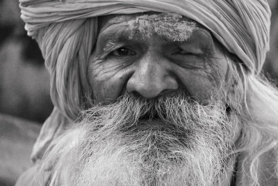 Ahmedabad saddhu bw.jpg