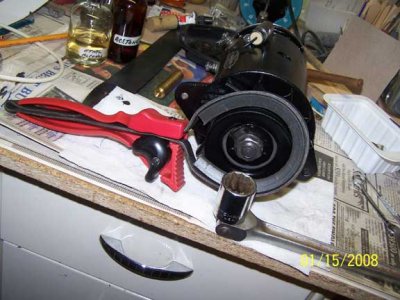 Clamping pulley to torque nut 02 w.jpg