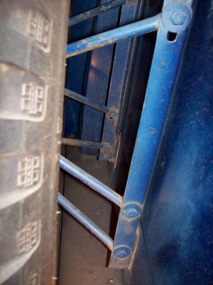 1954 Bed Side Spare Tire Carrier 01.JPG