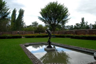StatueInPool.jpg