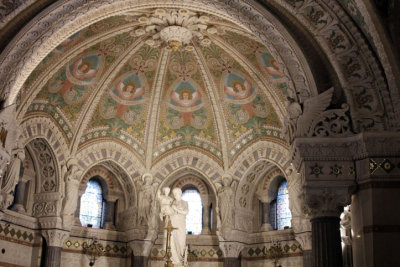 A l'intrieur de L'glise 