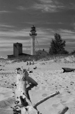 Shipwreck Museum Repair via Black and White conversion