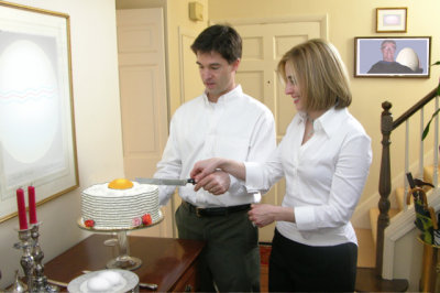 Fred and Ellen's wedding cake was definitely not eggless.