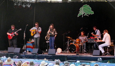 Nicki Bluhm & the Gramblers