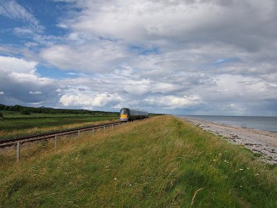 Train between Kilcoole and Wicklow