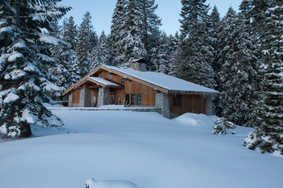 destination hut at glacier point