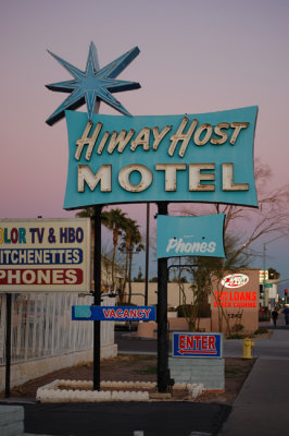 Hiway Host Motel