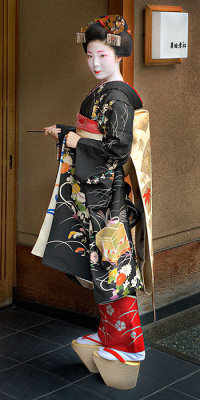 Takahiro maiko-san on her inauguration day