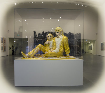 Michael Jackson and Bubbles - the Astrup Fearnley Museet, Oslo