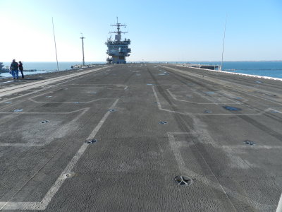 CVN-65 21 1100 feet bow to stern.JPG