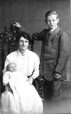 LESLIE JOHN baby EDWARD GEORGE JNR AND ELIZABETH BUGDEN - AUGUST 1920.