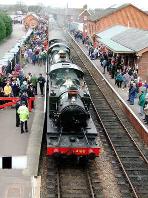 4160  5029 wait at Bishops Lydeard surrounded by the crowds enjoying the Gala.