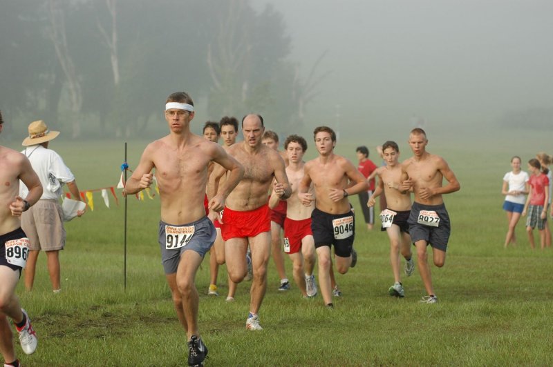 The first group of runners