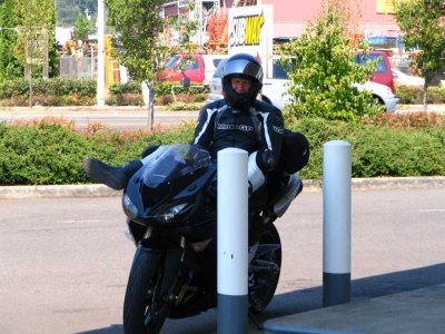 dino-gas-stop.jpg