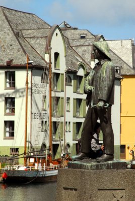 Fisherman statue, Ålesund